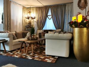 Holzbank ohne Lehne 2